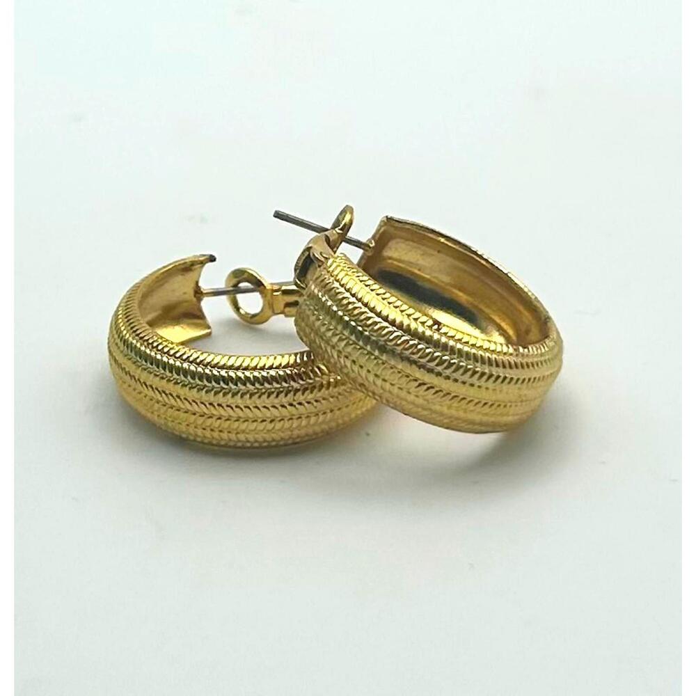 Vintage Gold Tone Textured Thick Hoop Earrings – Bold Retro Glam Style
